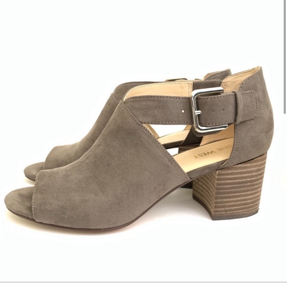 NINE WEST | Groovy Go dark taupe cut-out block heel peep toe heels Size 8